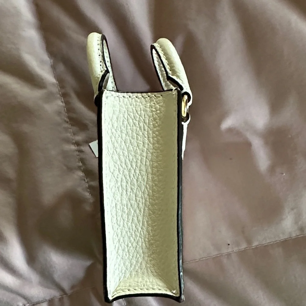 NWT Coach Mini Bag in White with Gold Stars - Picture 8 of 8